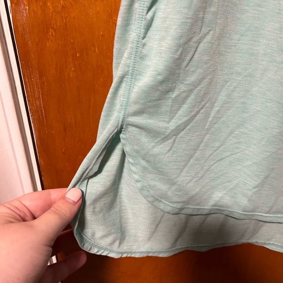 Gap Fit Workout Shirt - Picture 4 of 6